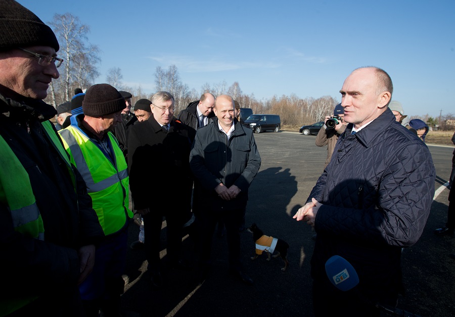 Губернатор Челябинской области Борис Дубровский оценивает результаты реконструкции автодороги осенью 2018 года